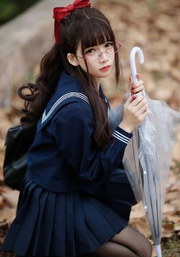 荒野恶林_十万网红美女美酱