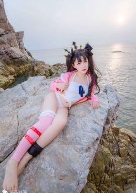 恐龙星的比基尼女孩_4K电影在线观看
