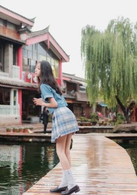 上原亚衣女教师在线观看_BD英语高清完整版